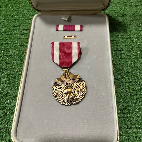Meritorious Service Medal - Picture 2 of 5